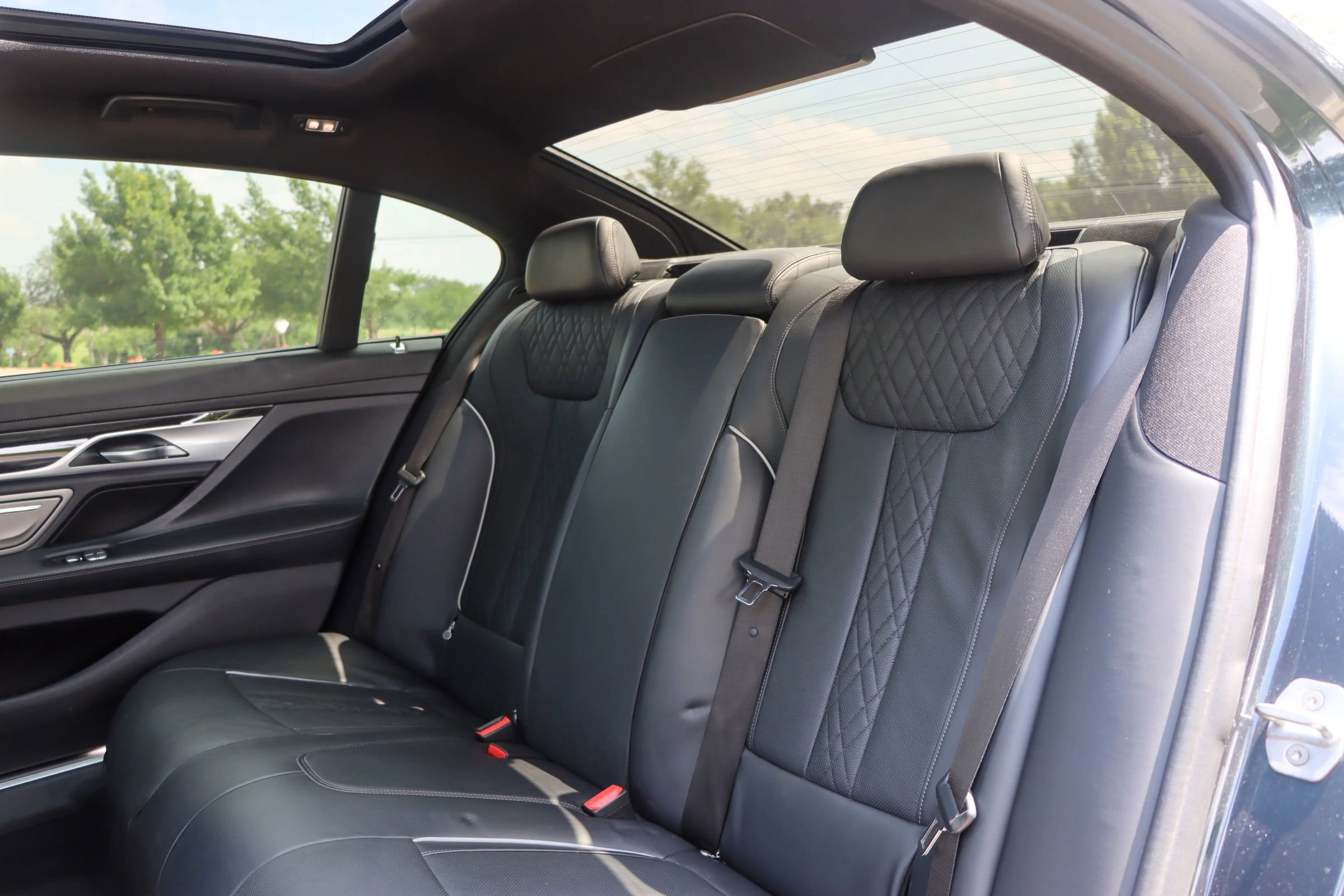 Used 2019 BMW 750i w/ Executive Package RWD image 18