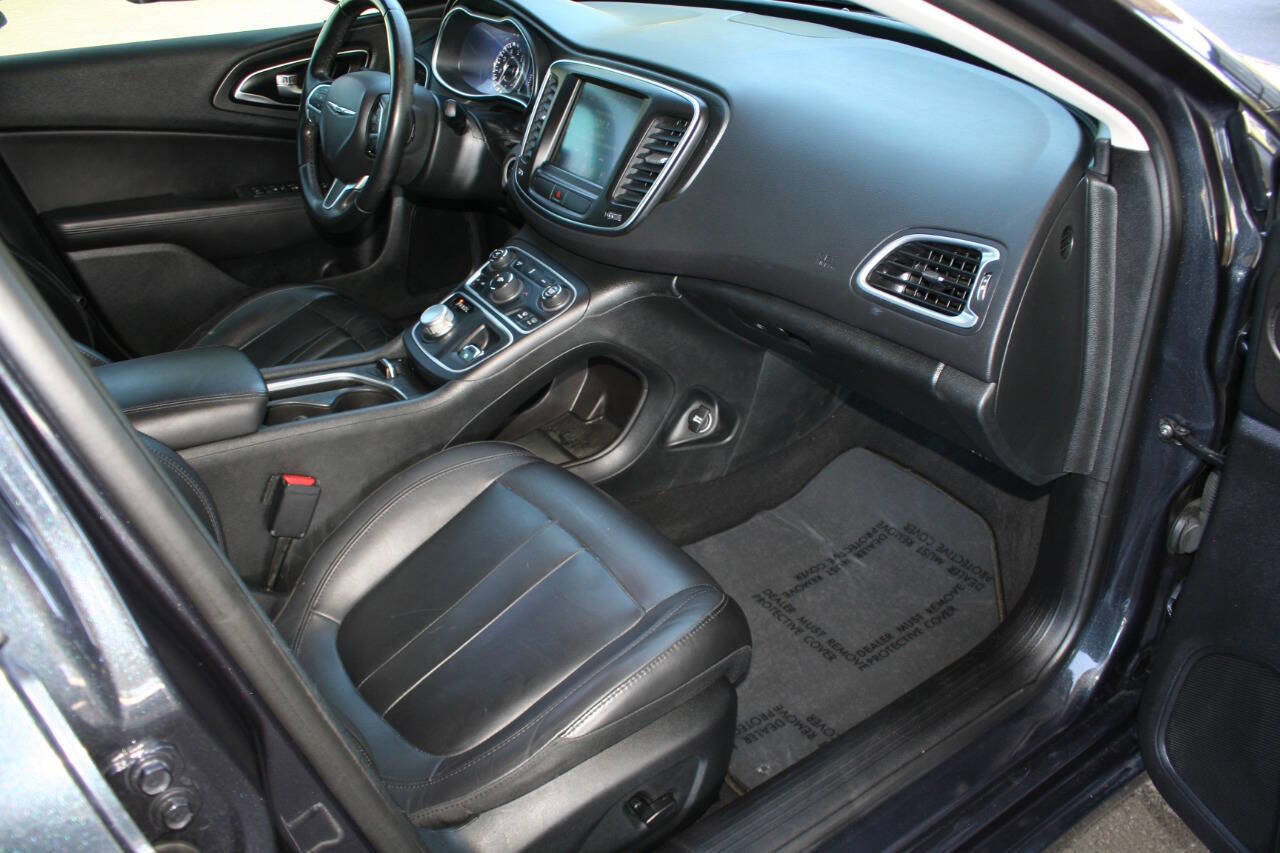 Used 2016 Chrysler 200 Limited Platinum image 16