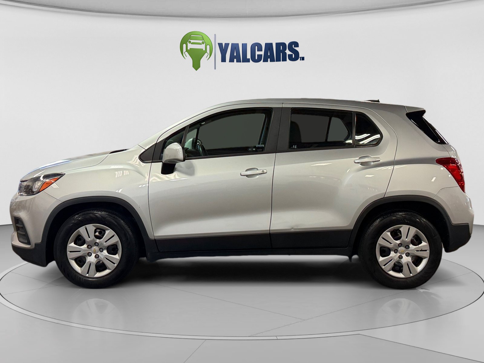 Used 2018 Chevrolet Trax LS FWD image 2
