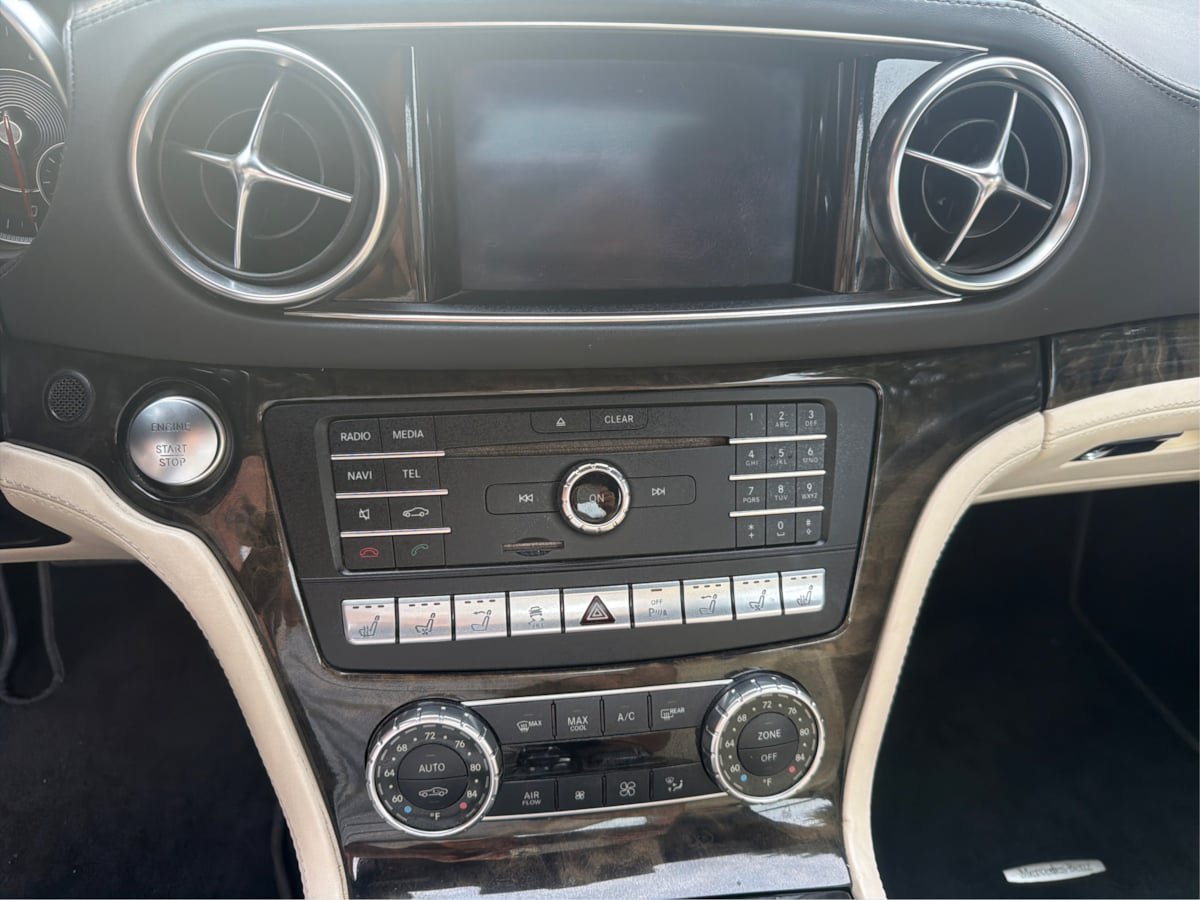 Used 2017 Mercedes-Benz SL 550 image 21