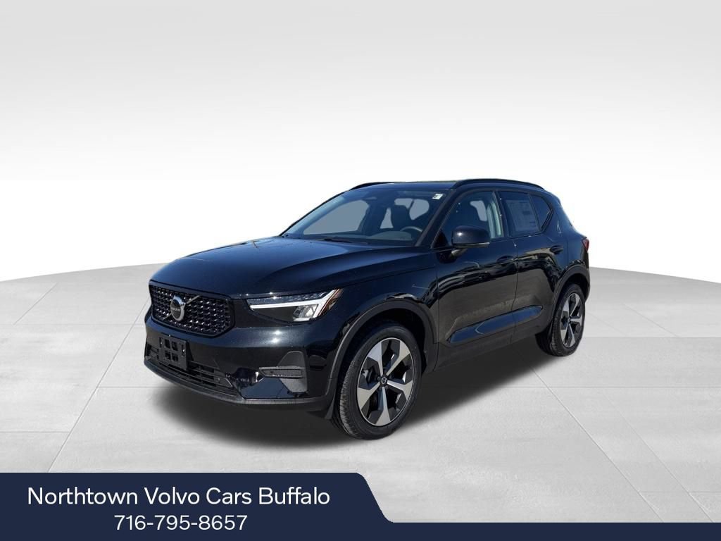 New 2026 Volvo XC40 B5 Core w/ Climate Package