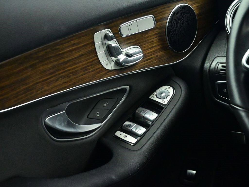 Used 2022 Mercedes-Benz GLC 300 4MATIC image 9