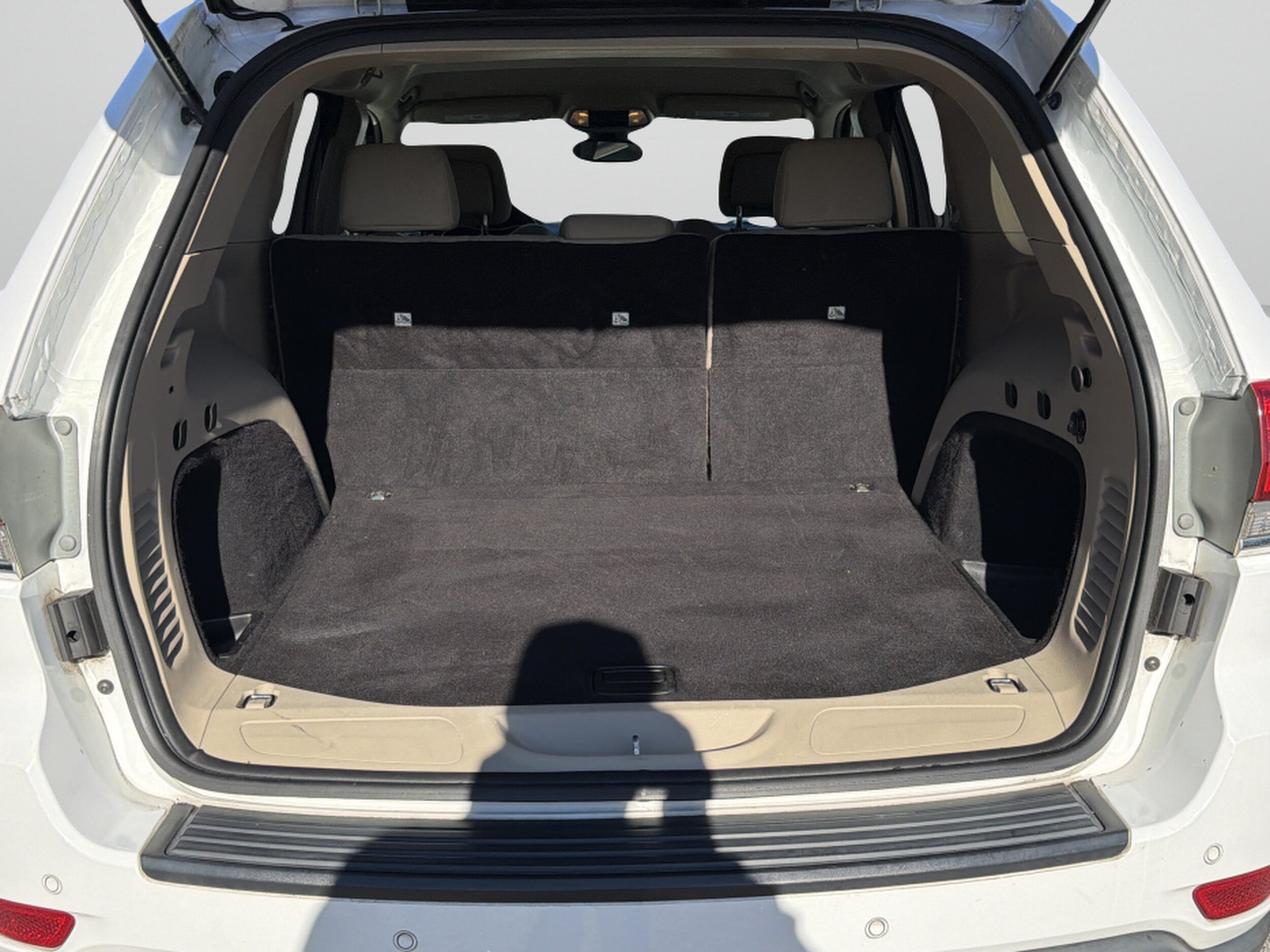Used 2017 Jeep Grand Cherokee Laredo RWD image 25