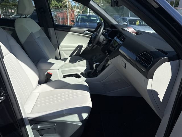 Used 2024 Volkswagen Tiguan SE R-Line image 28