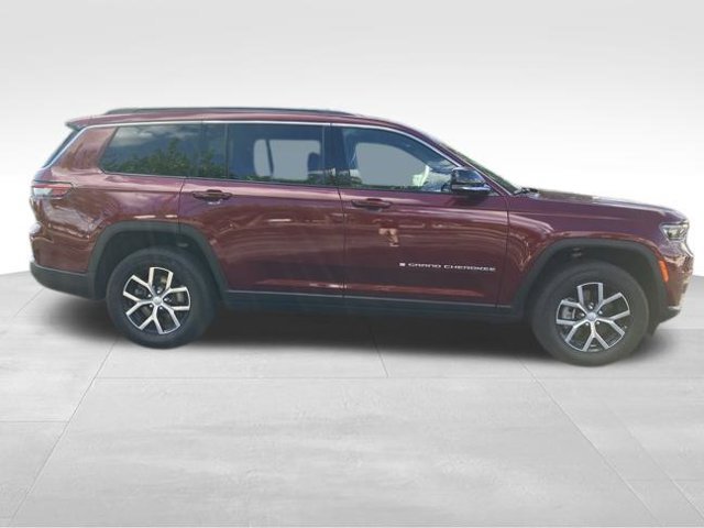 Used 2025 Jeep Grand Cherokee L Limited w/ Trailer Tow Package AWD/4WD image 4