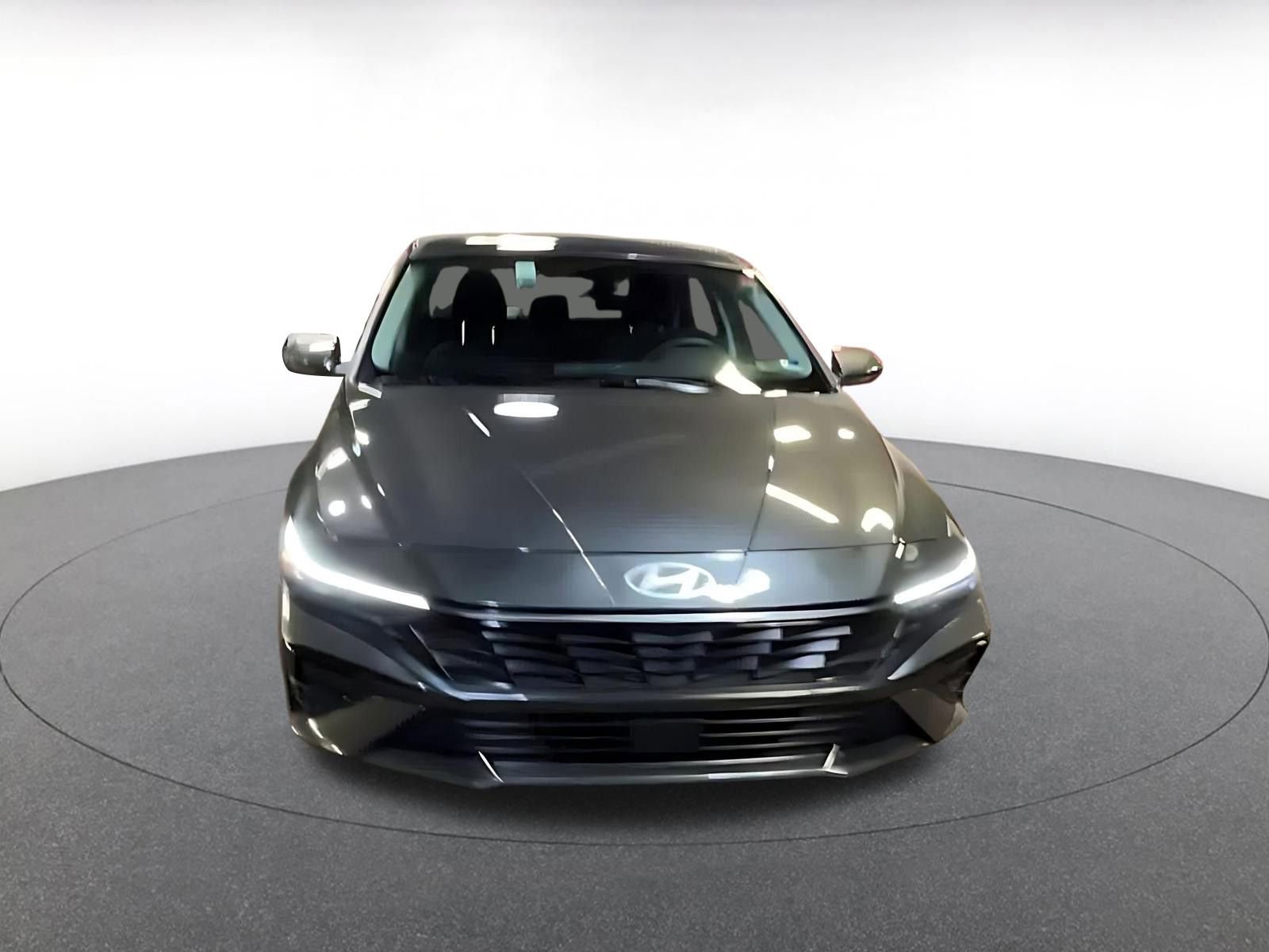 Used 2025 Hyundai Elantra SEL image 4