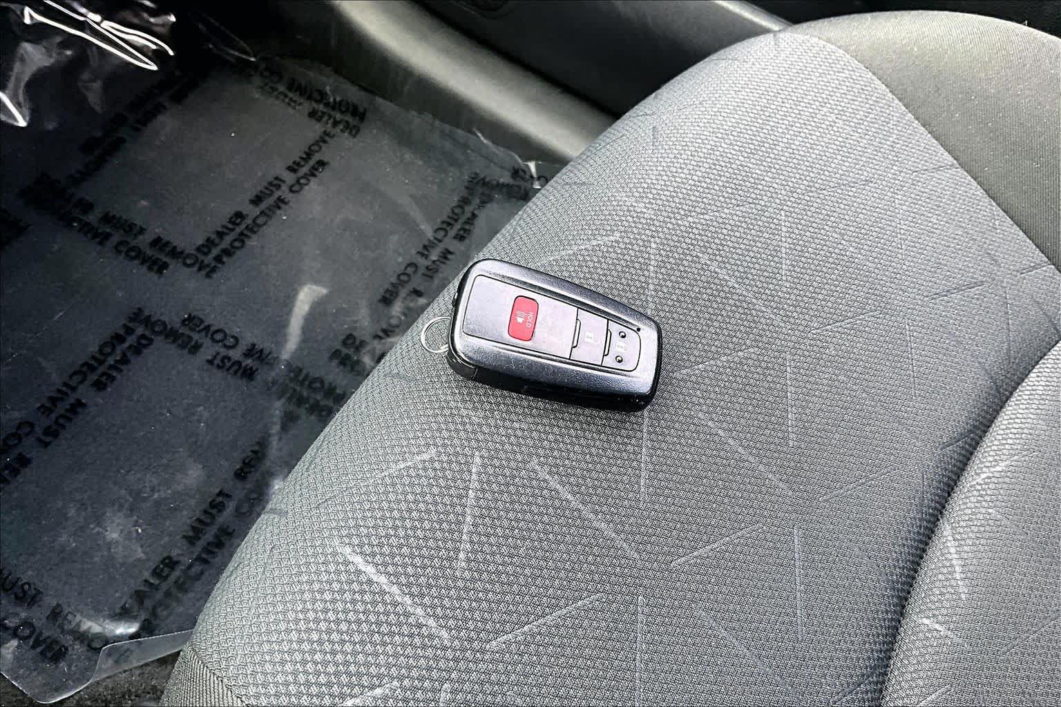 Used 2025 Toyota RAV4 XLE AWD/4WD image 14