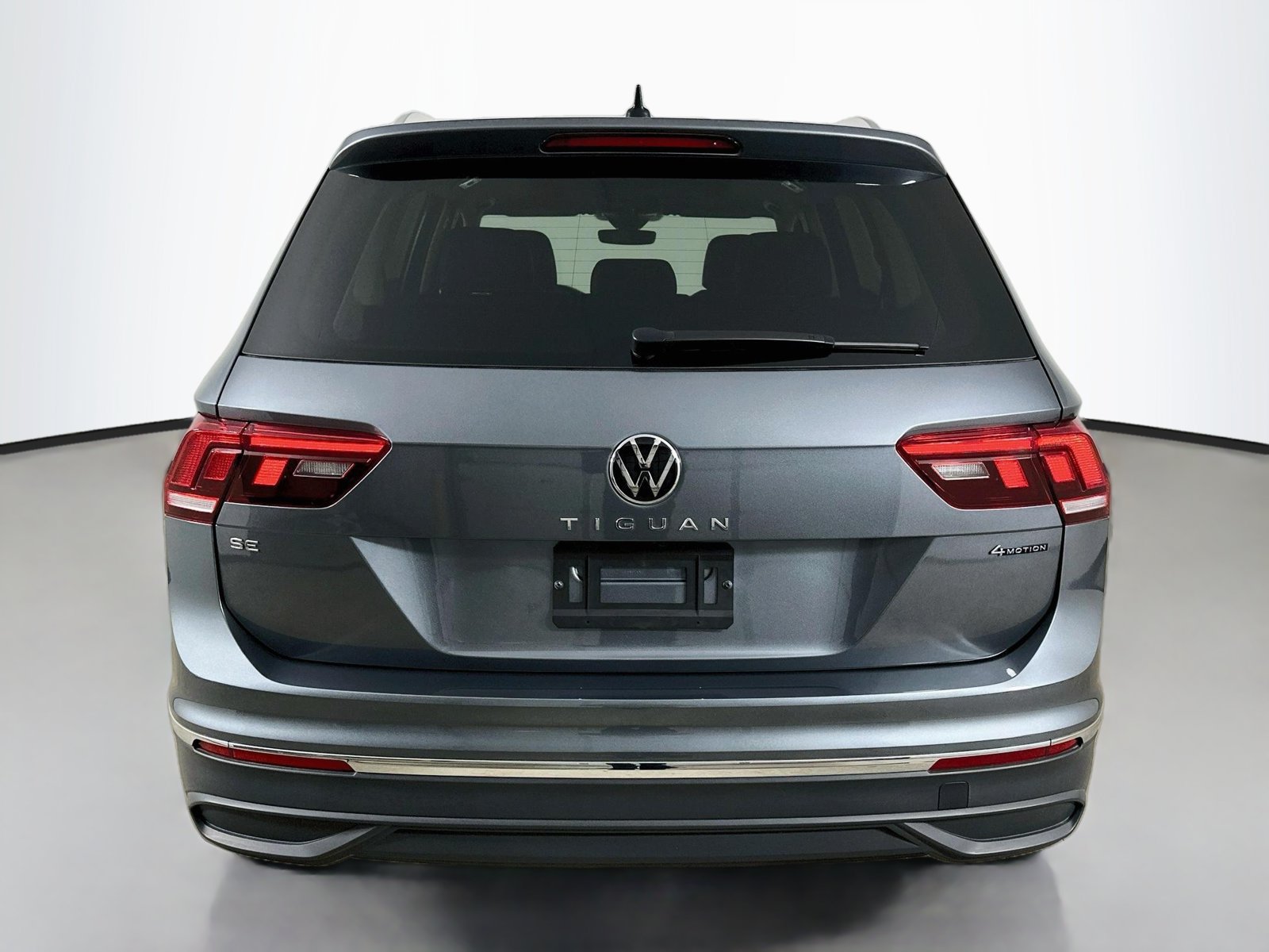 Certified 2024 Volkswagen Tiguan SE w/ Panoramic Sunroof Package AWD/4WD image 6
