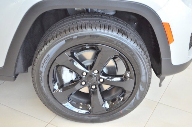 New 2025 Jeep Grand Cherokee Limited w/ Black Appearance Package image 10