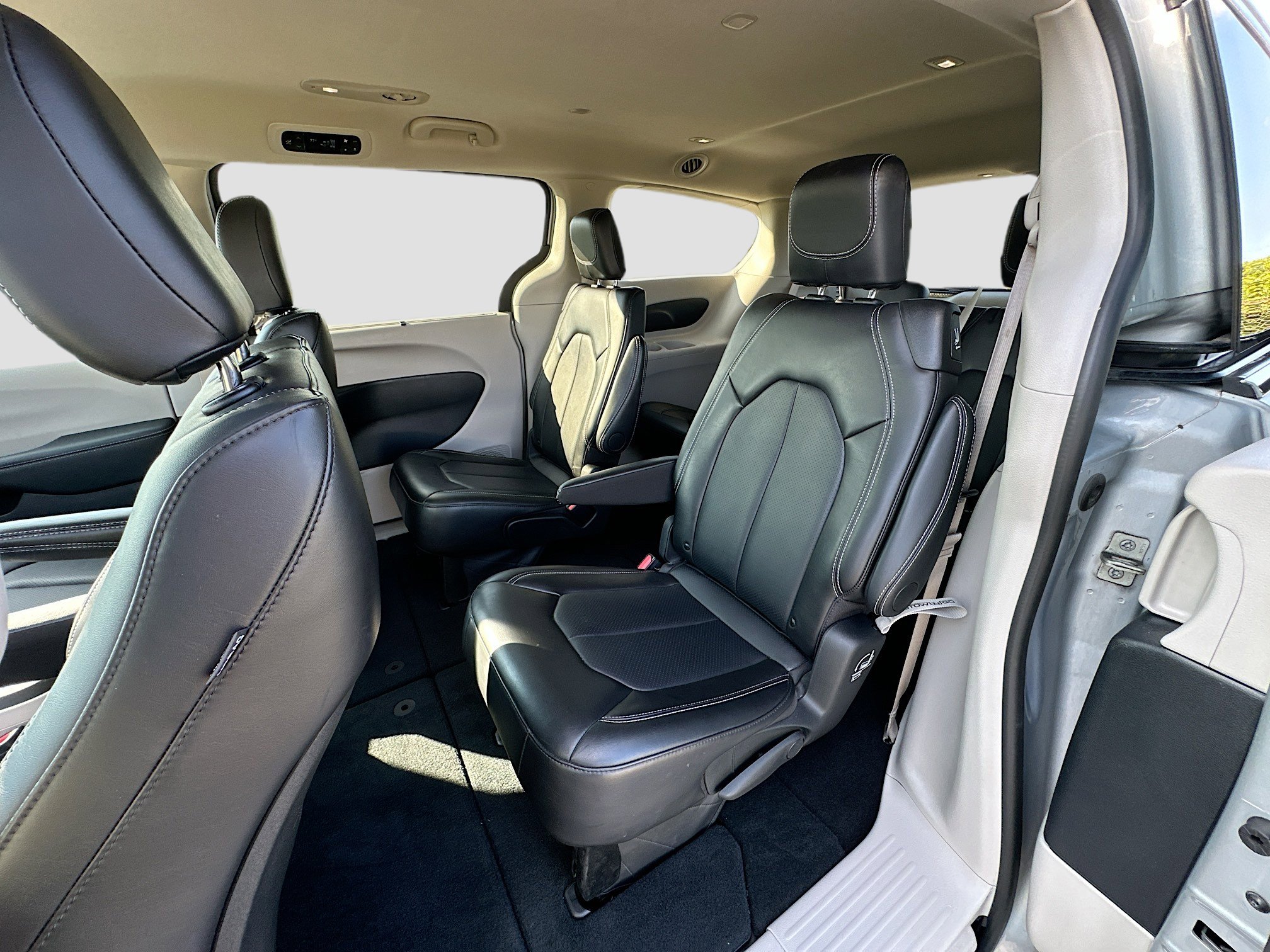 Used 2024 Chrysler Pacifica Touring-L image 22