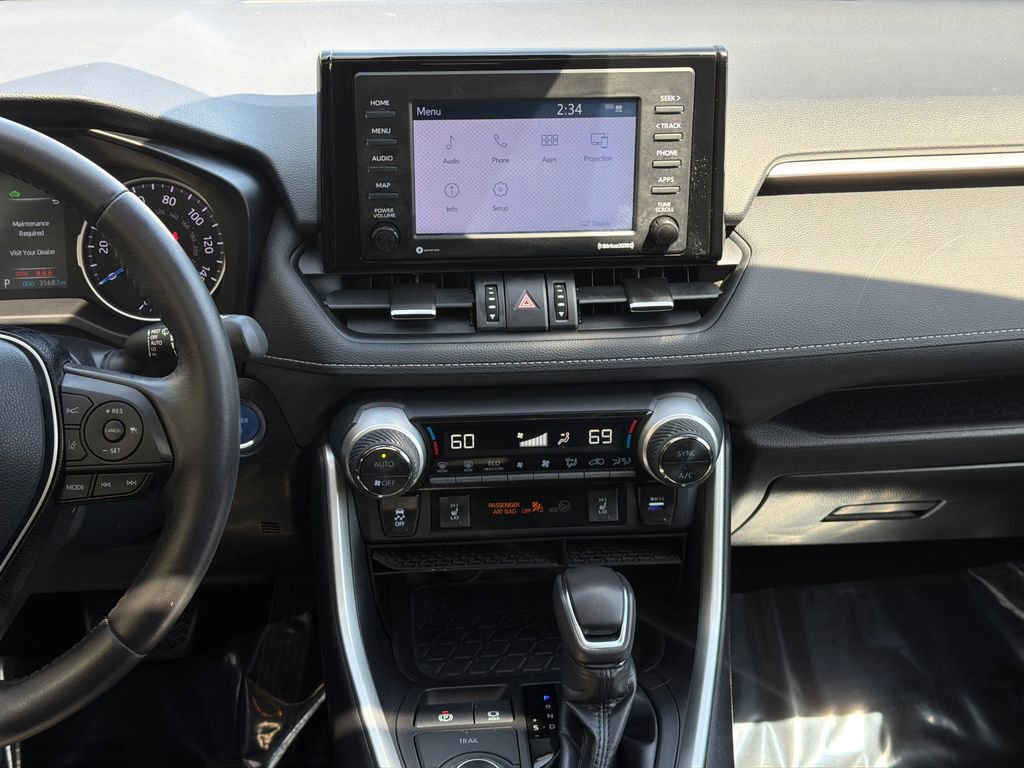 Used 2021 Toyota RAV4 XLE Premium image 21