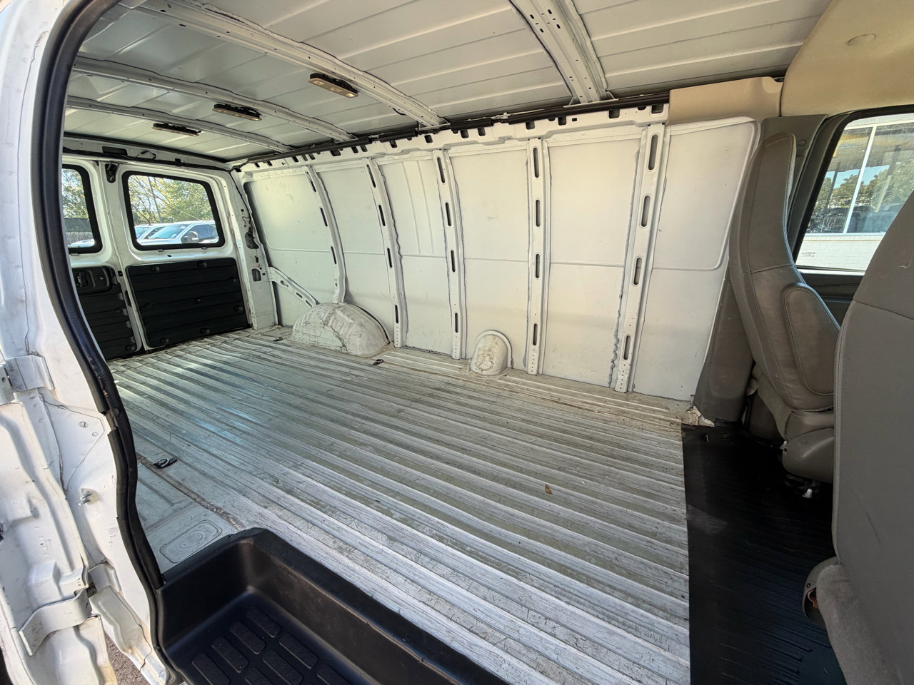 Used 2016 GMC Savana 2500 Extended image 9