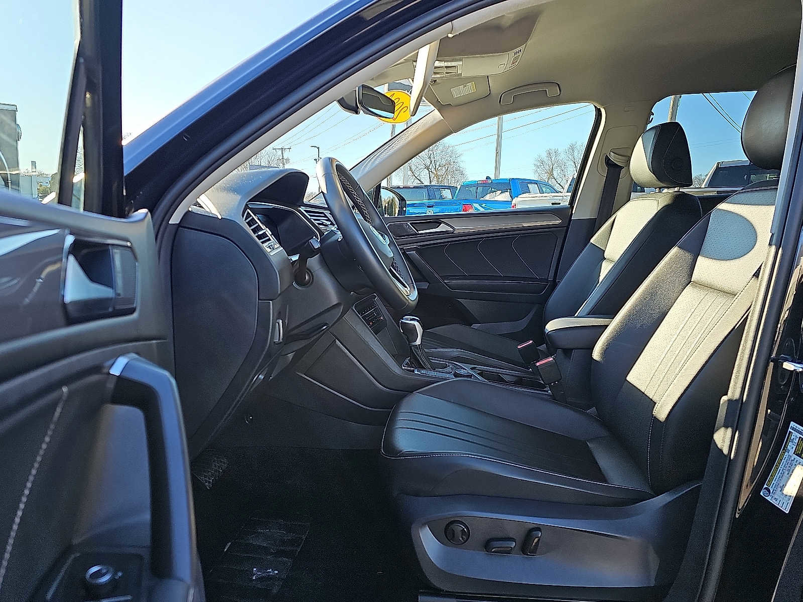 Used 2024 Volkswagen Tiguan SE image 14