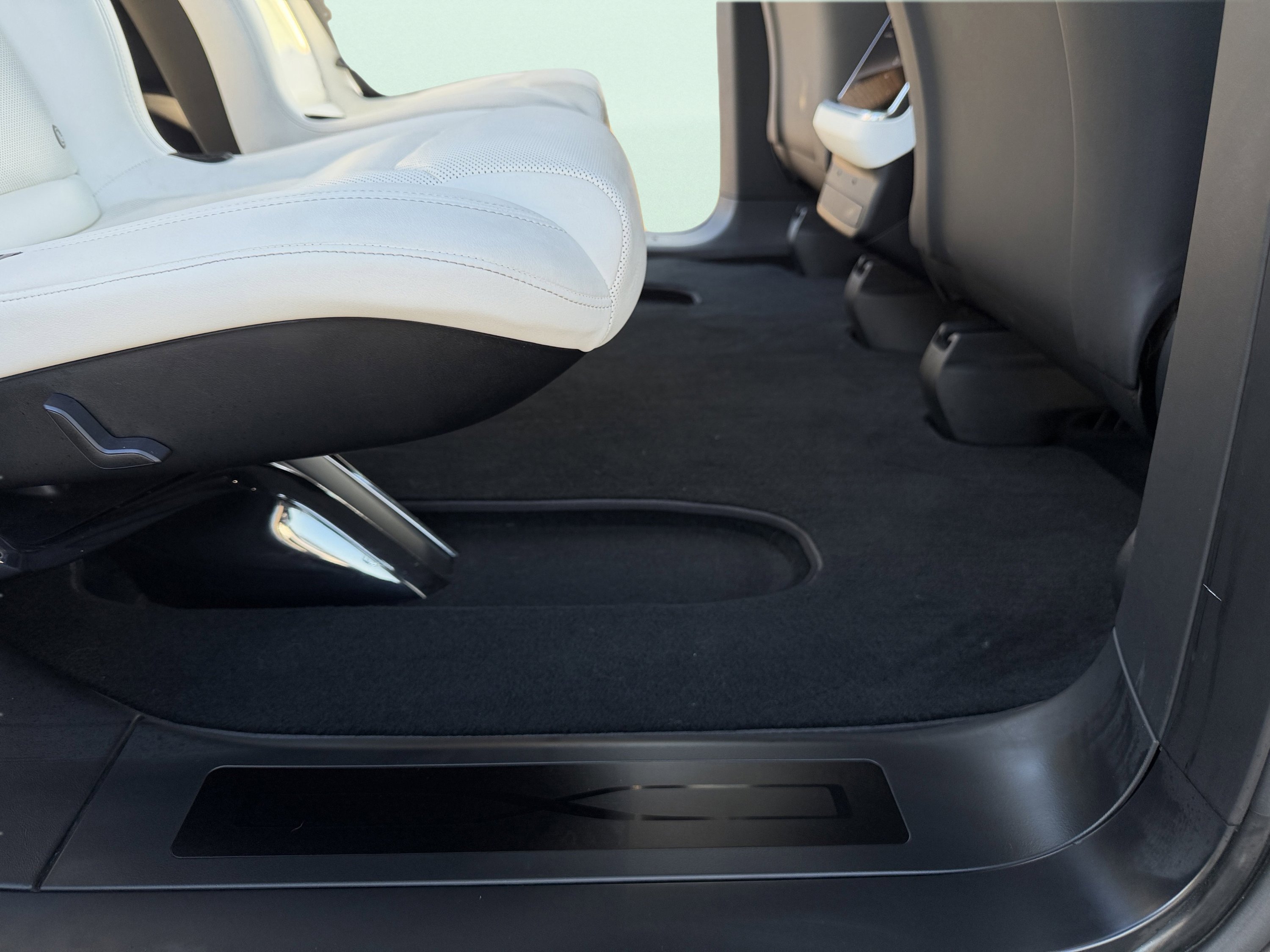 Used 2022 Tesla Model X image 57