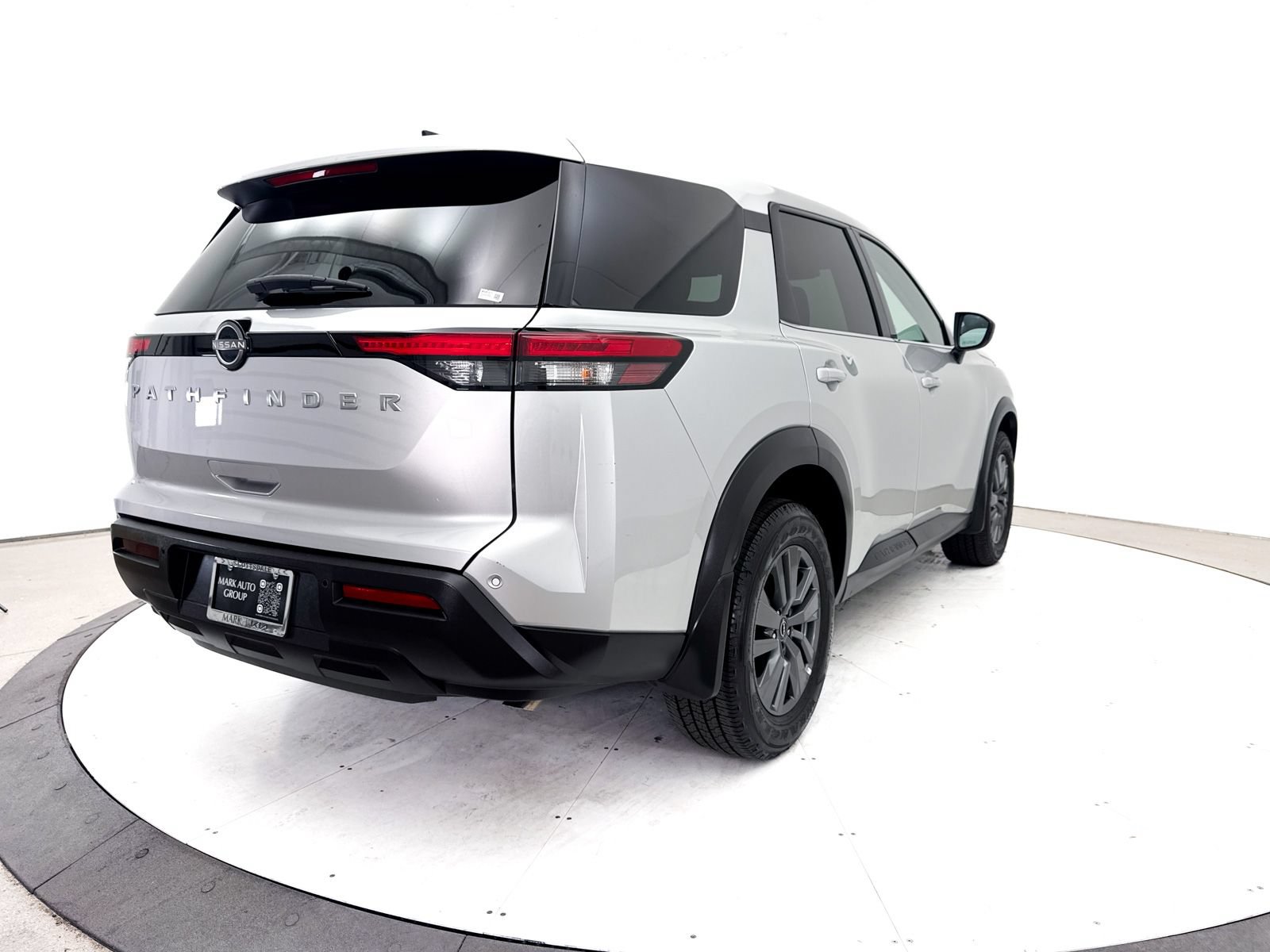 Used 2024 Nissan Pathfinder S FWD image 18