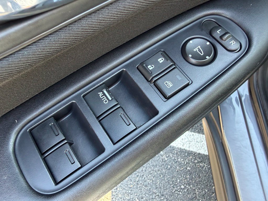 Used 2018 Honda HR-V LX image 30
