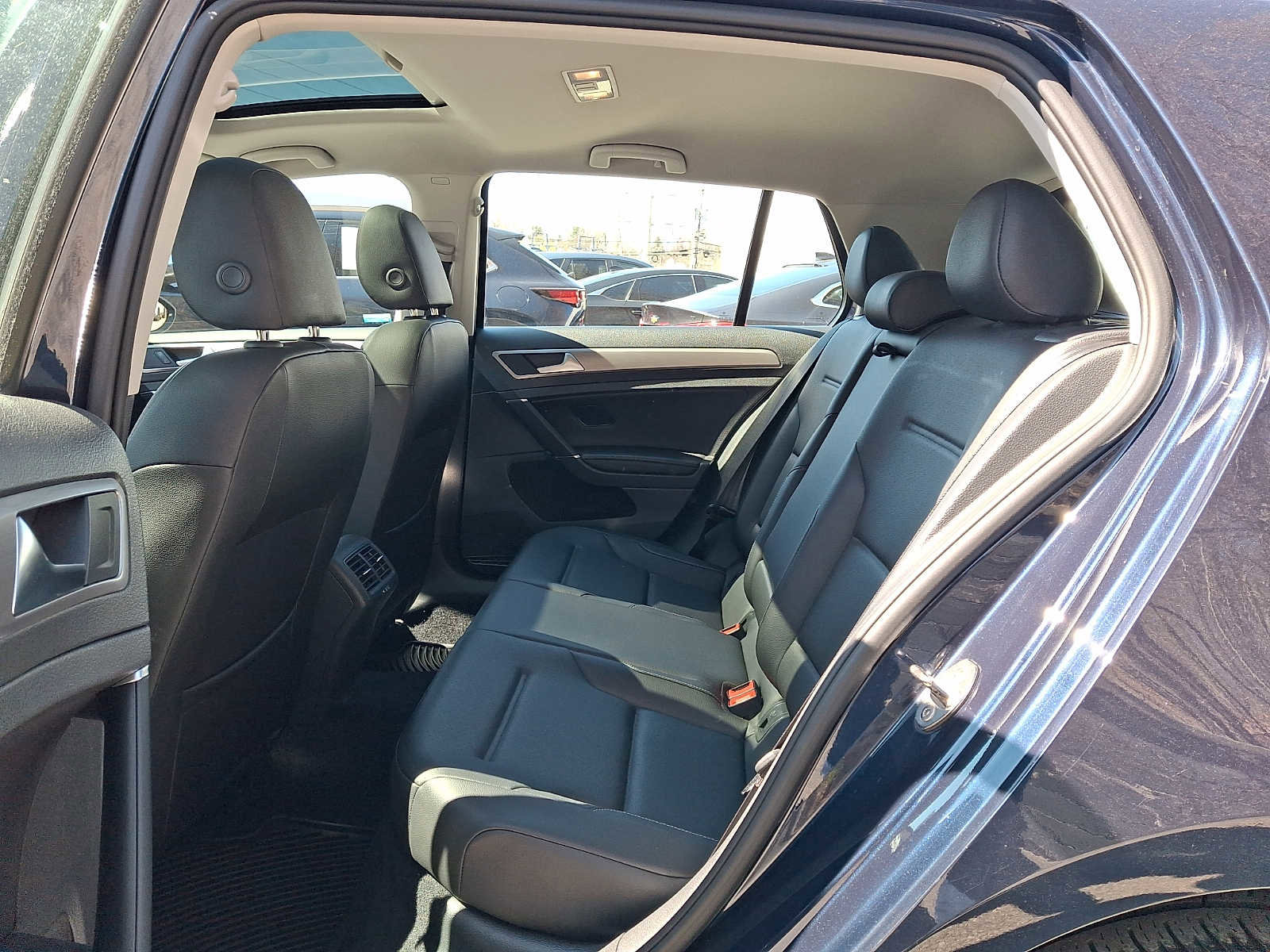 Used 2017 Volkswagen Golf Wolfsburg Edition image 10