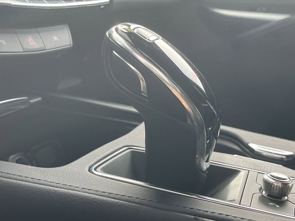 Used 2024 Cadillac XT4 Premium Luxury image 38