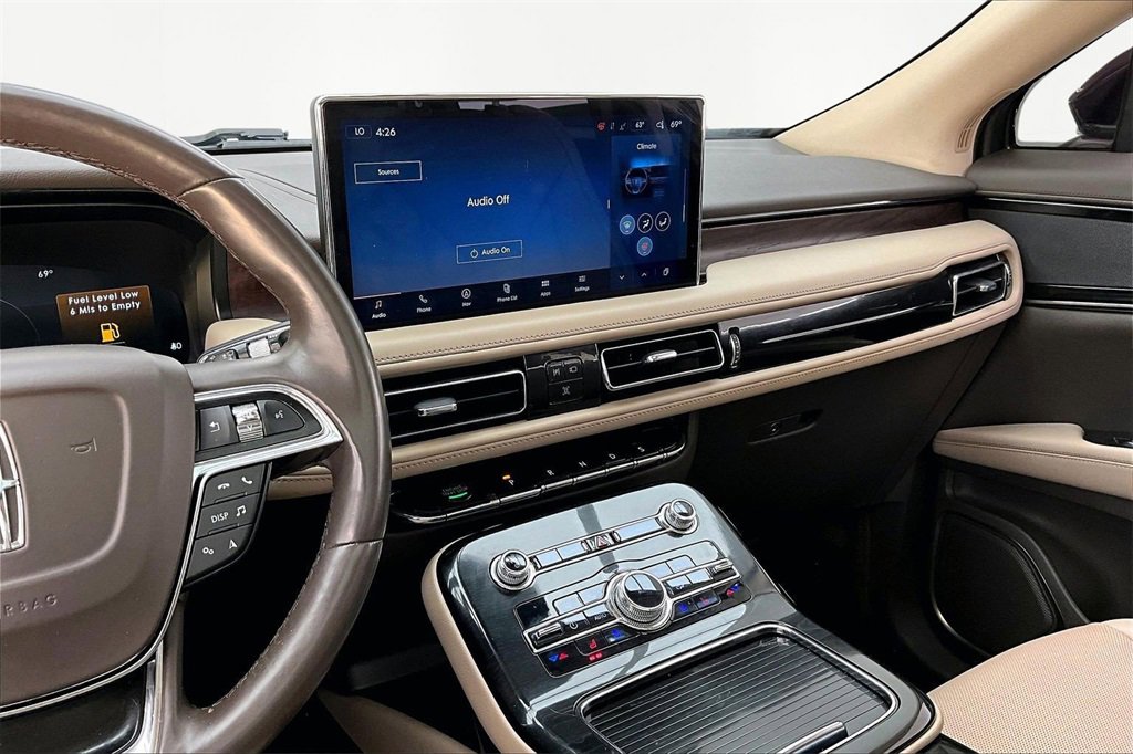 Used 2022 Lincoln Nautilus Reserve image 6