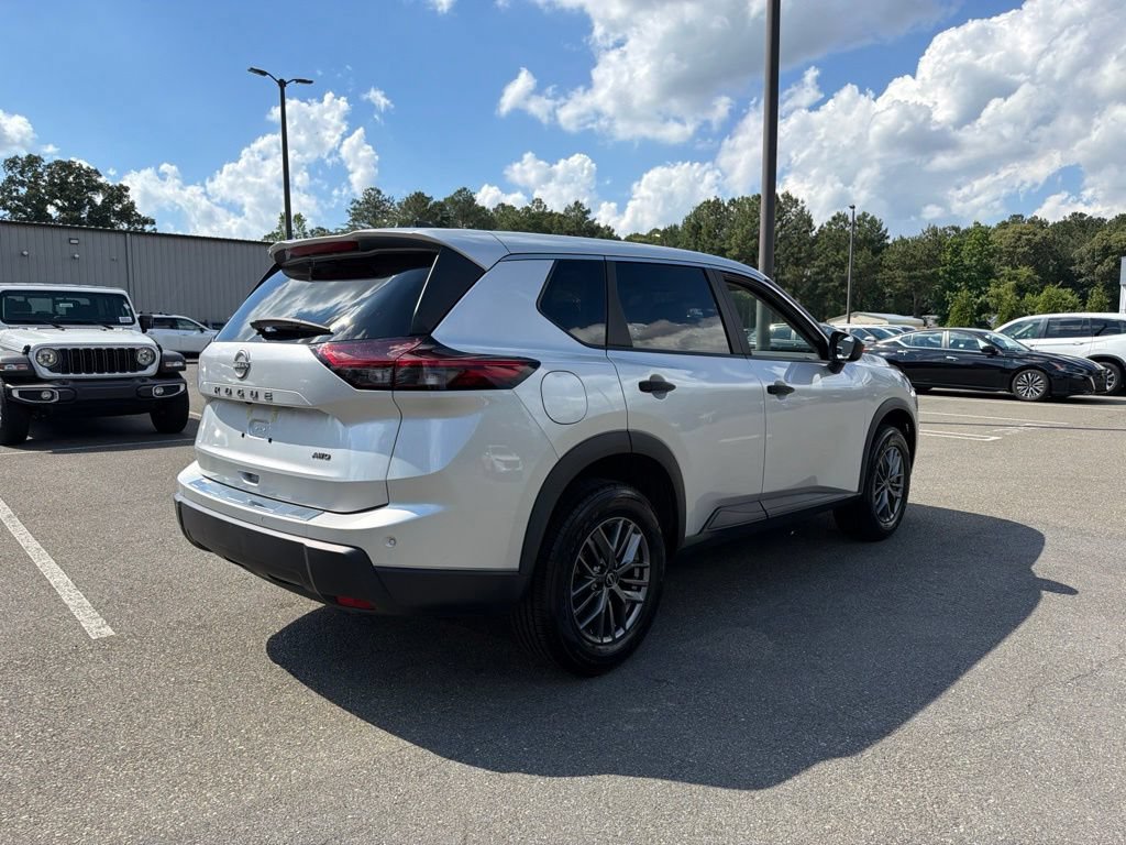 Used 2024 Nissan Rogue S AWD/4WD image 5