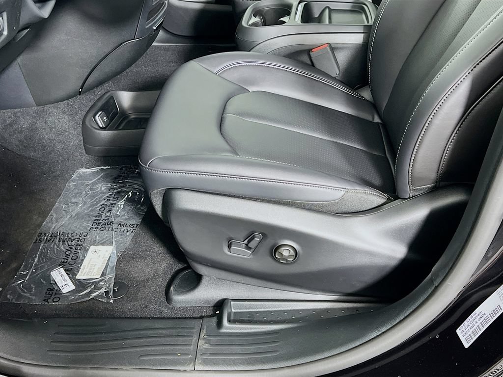New 2027 Chrysler Pacifica LX FWD image 18