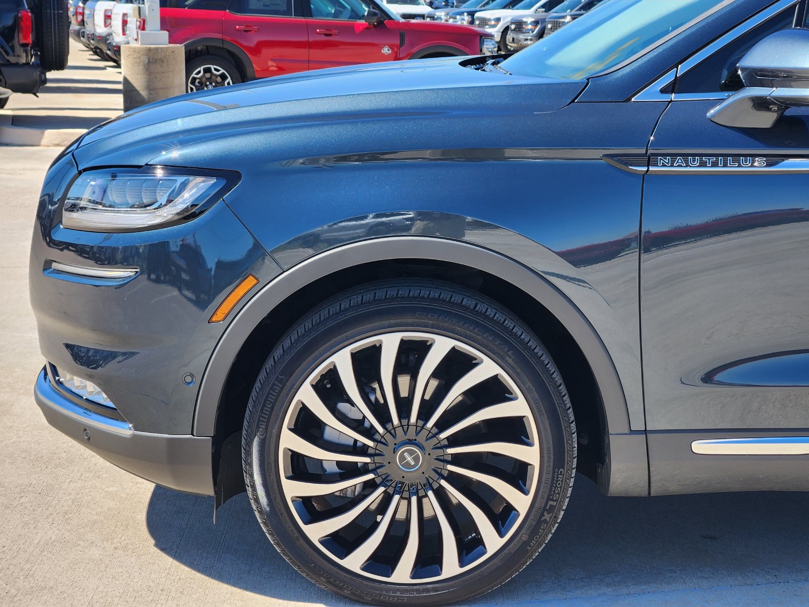 Used 2022 Lincoln Nautilus Black Label w/ Class II Trailer Tow Package AWD/4WD image 12