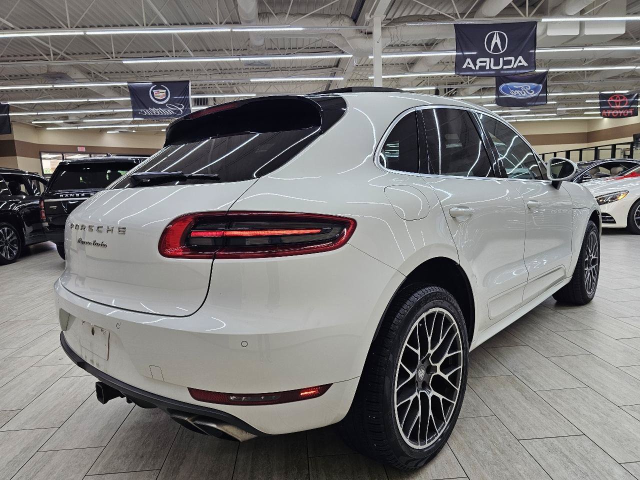 Used 2017 Porsche Macan Turbo AWD/4WD image 6