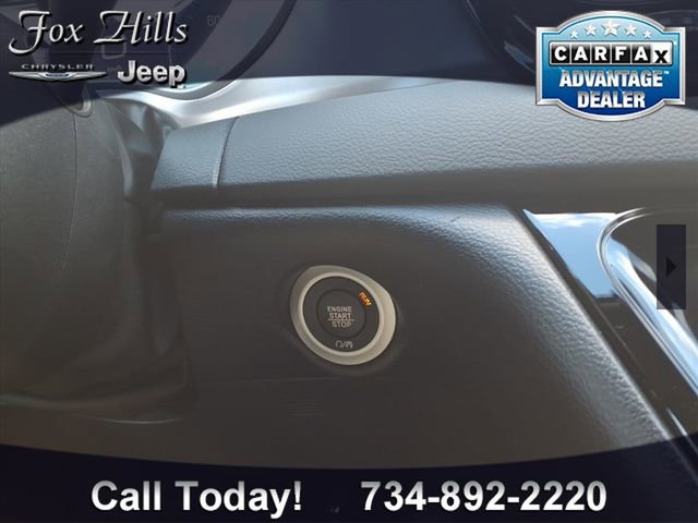 Used 2026 Chrysler Pacifica Select image 25
