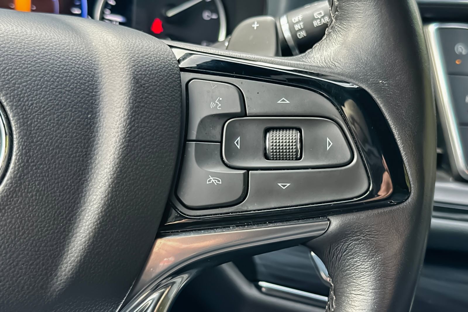 Used 2024 Buick Enclave Premium image 29