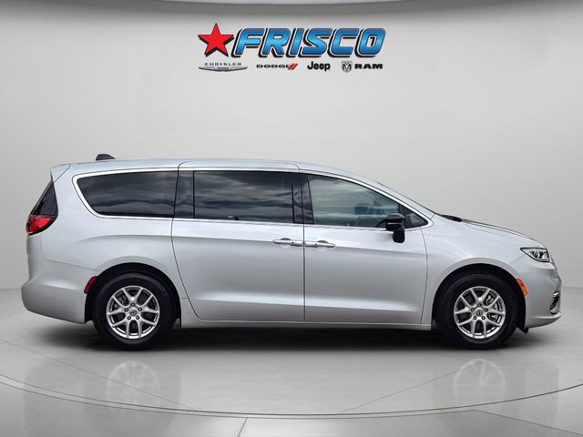 Certified 2024 Chrysler Pacifica Touring-L FWD image 8
