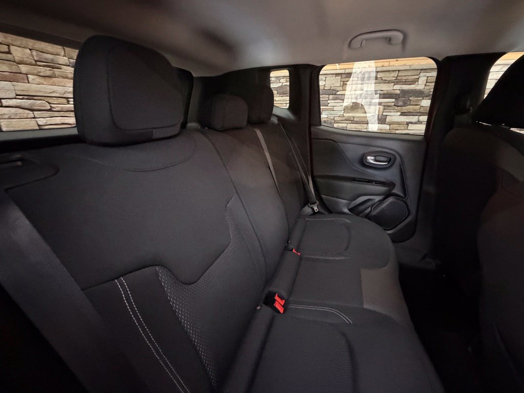 Used 2023 Jeep Renegade Latitude w/ Premium Group AWD/4WD image 48
