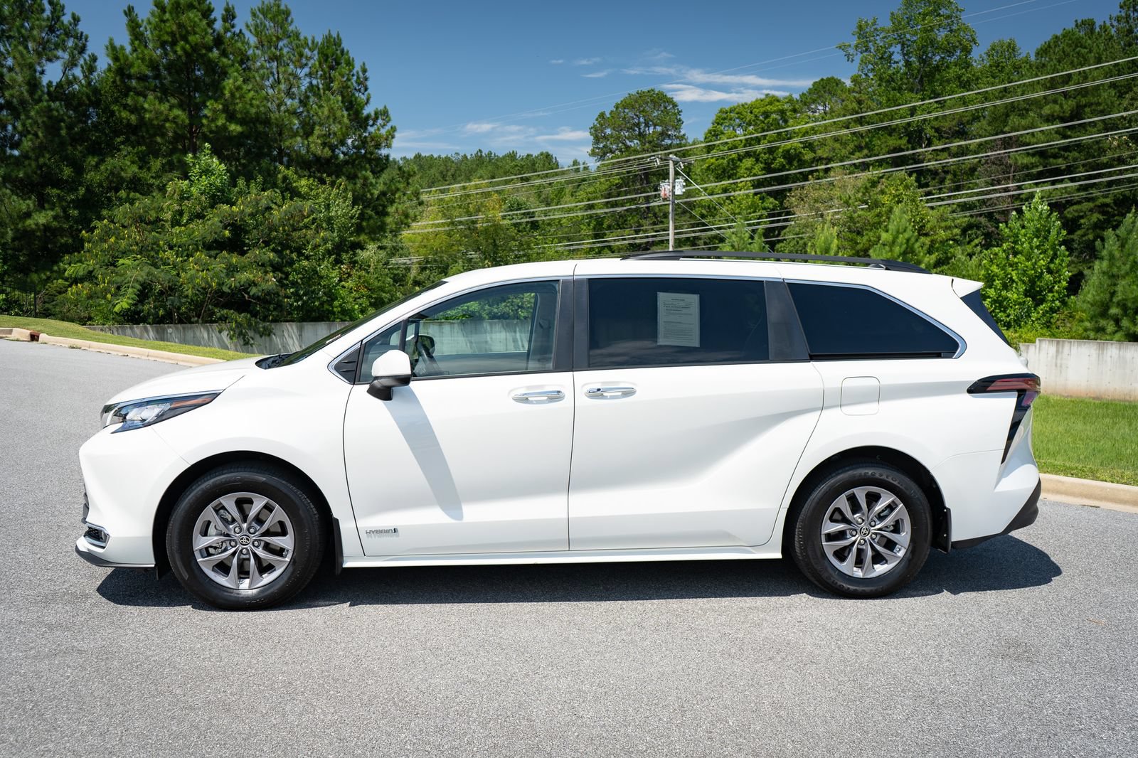 Used 2021 Toyota Sienna XLE w/ XLE Plus Package AWD/4WD image 5