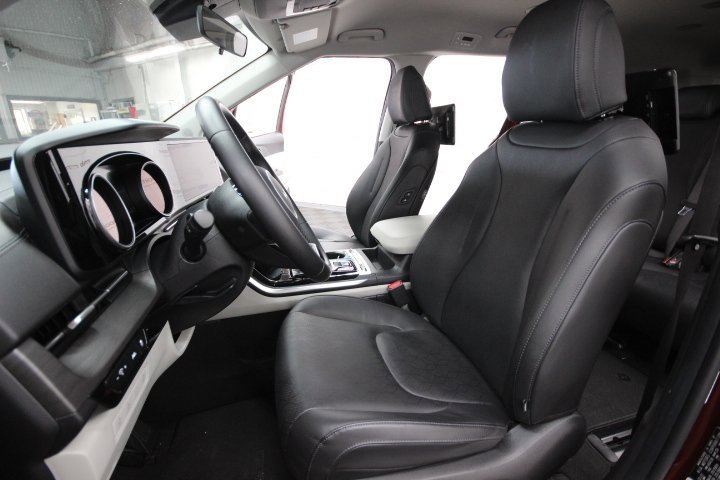 Used 2022 Kia Carnival SX image 10