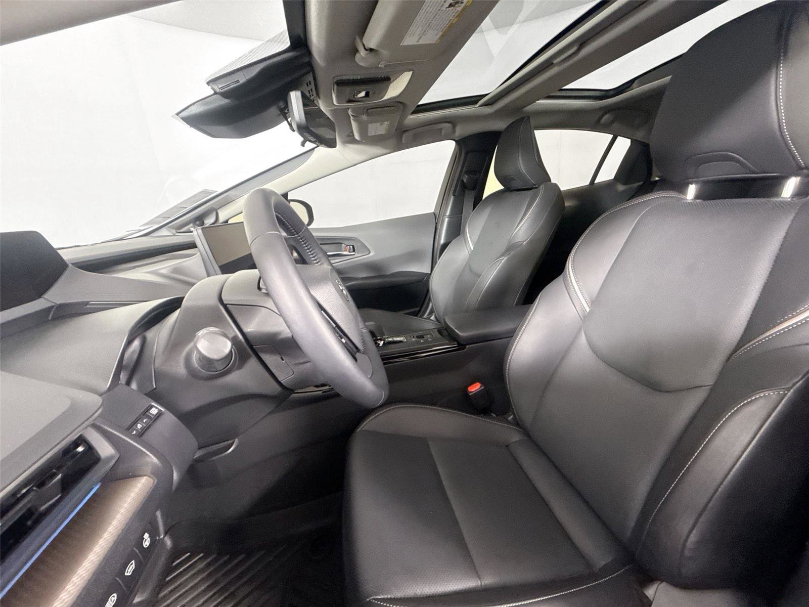 Used 2024 Toyota Prius Limited w/ Limited Premium Package image 3