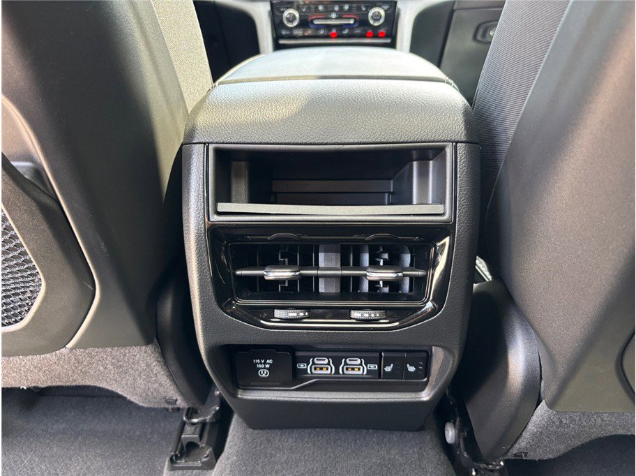 Used 2023 Jeep Grand Cherokee Overland image 46