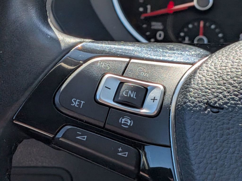Used 2019 Volkswagen Tiguan SE w/ Panoramic Sunroof Package image 19