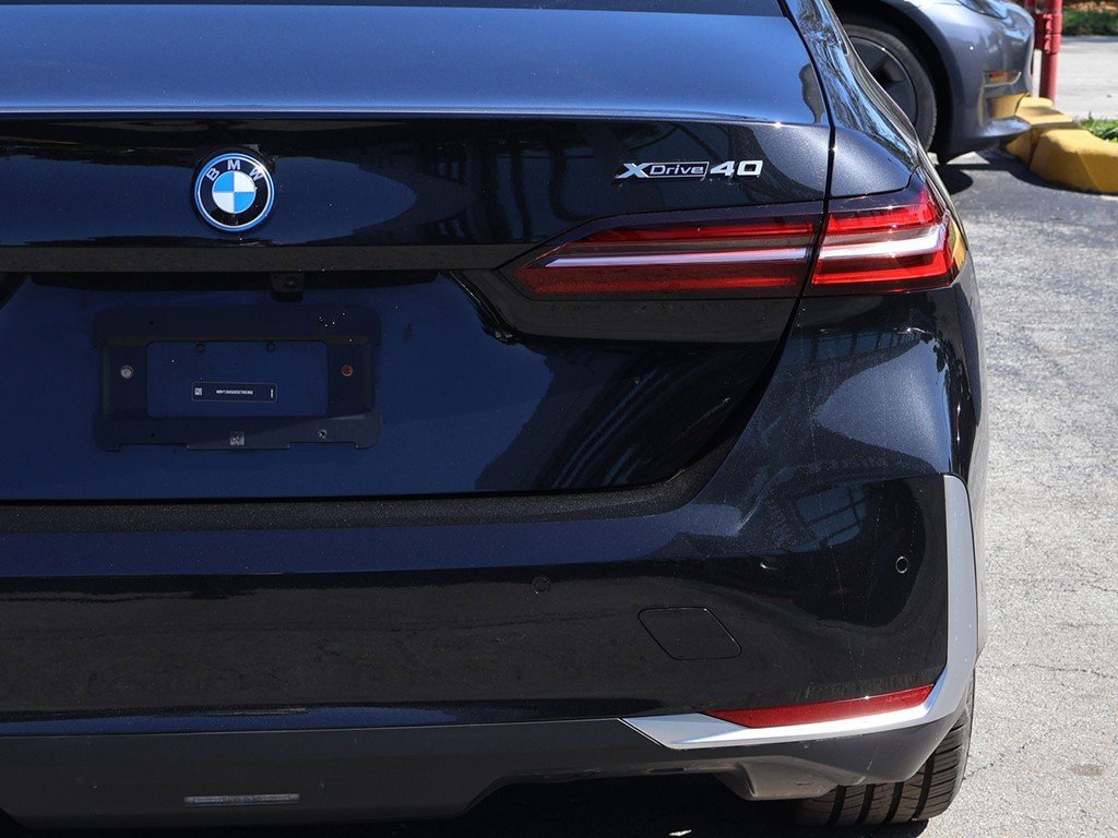 Used 2025 BMW i5 xDrive40 w/ Premium Package image 18