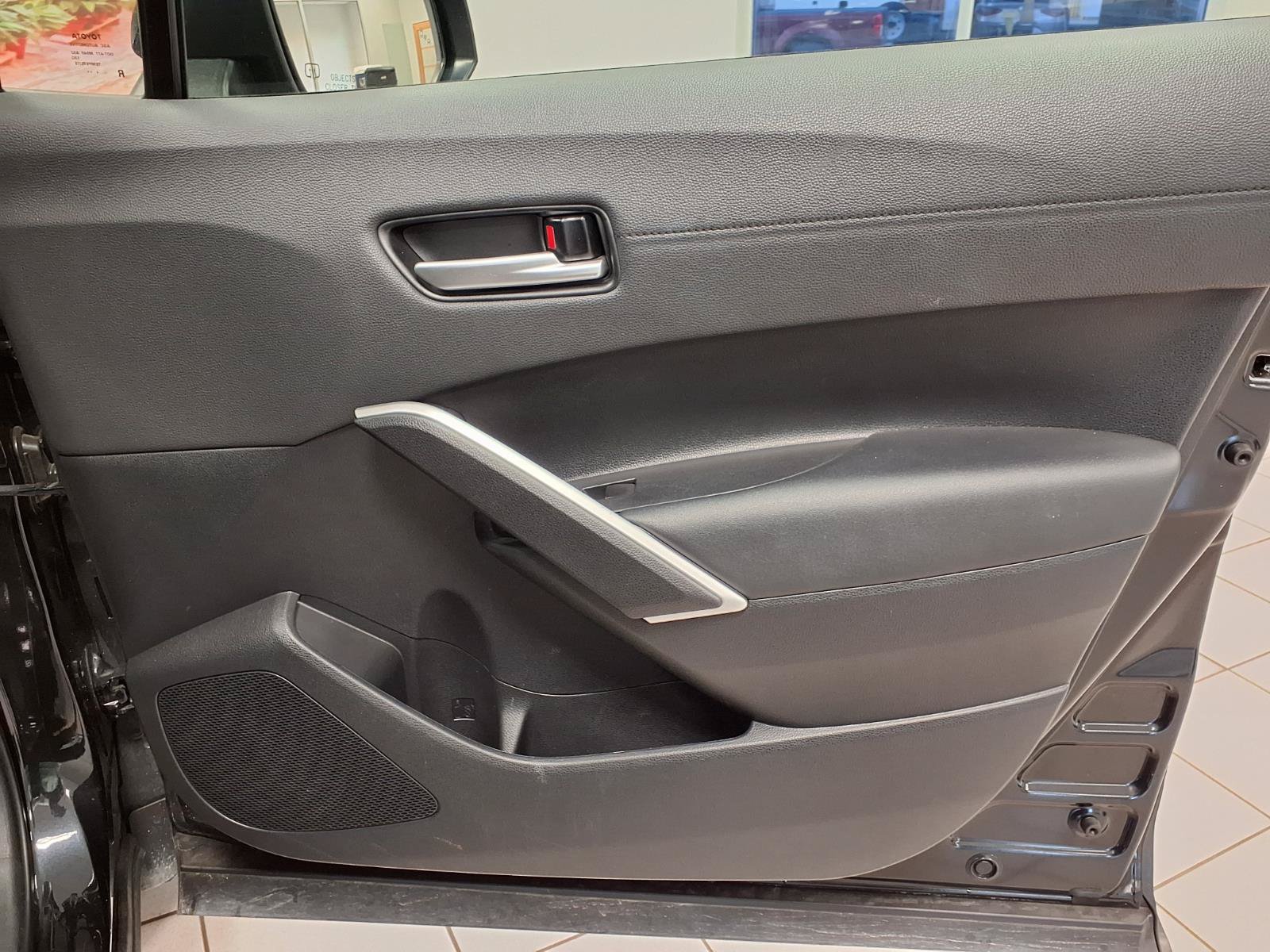 Used 2025 Toyota Corolla Cross XLE FWD image 11