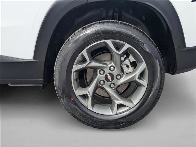 Used 2025 Chevrolet Trax LT FWD image 28