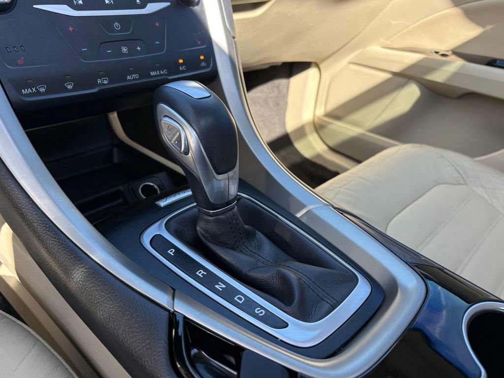 Used 2015 Ford Fusion SE w/ Equipment Group 202A image 21