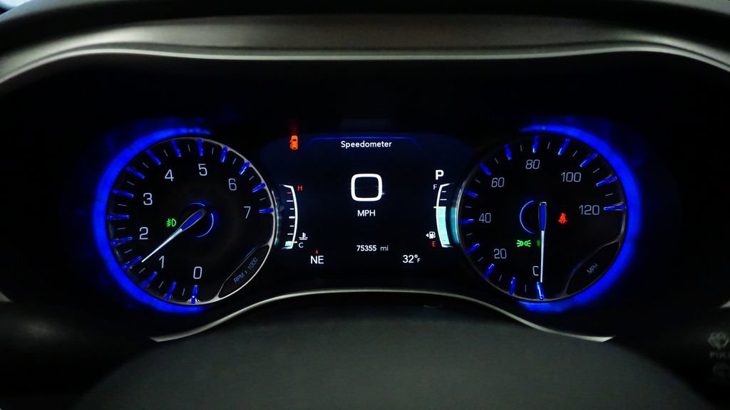 Certified 2020 Chrysler Pacifica Touring-L w/ Advanced Safetytec Group image 34