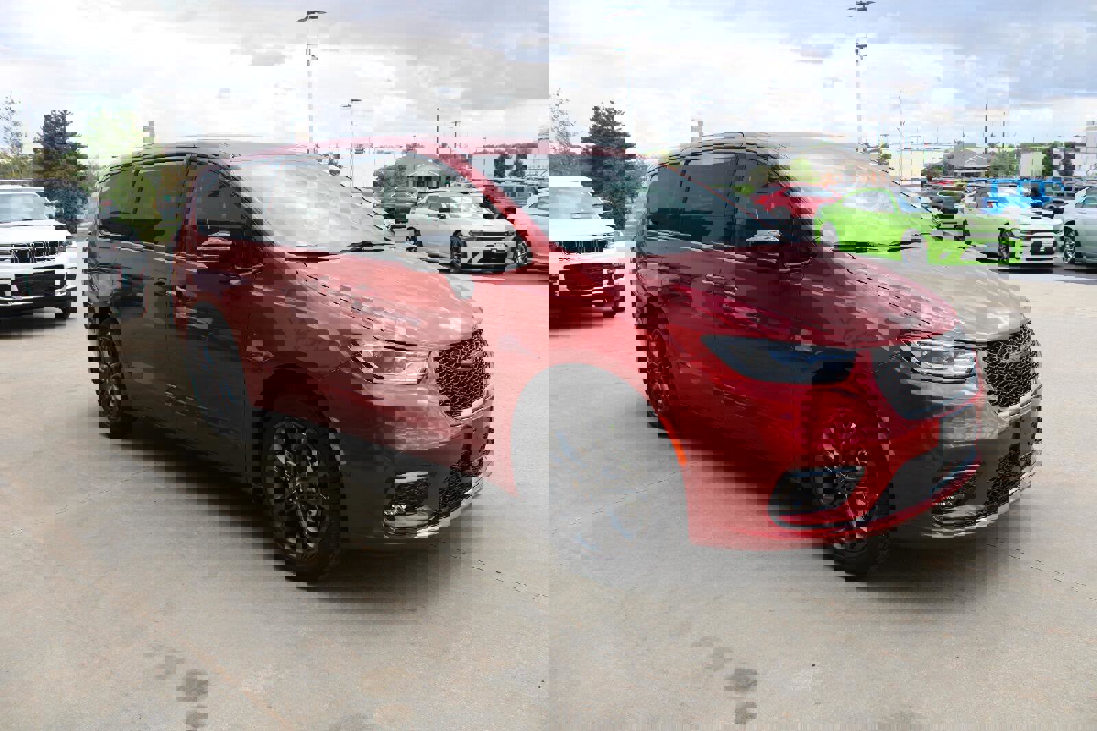 New 2026 Chrysler Pacifica Select image 4