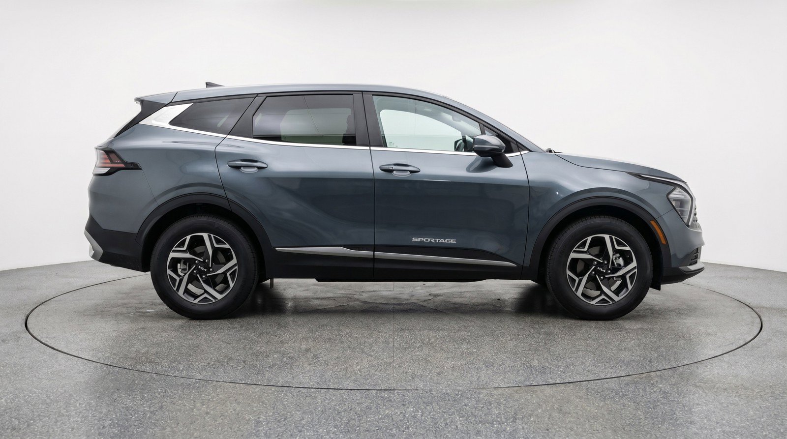 Used 2025 Kia Sportage LX FWD image 11