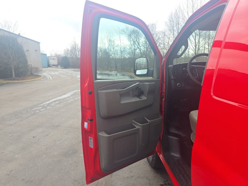 Used 2020 GMC Savana 2500 Extended w/ Driver Convenience Package image 14