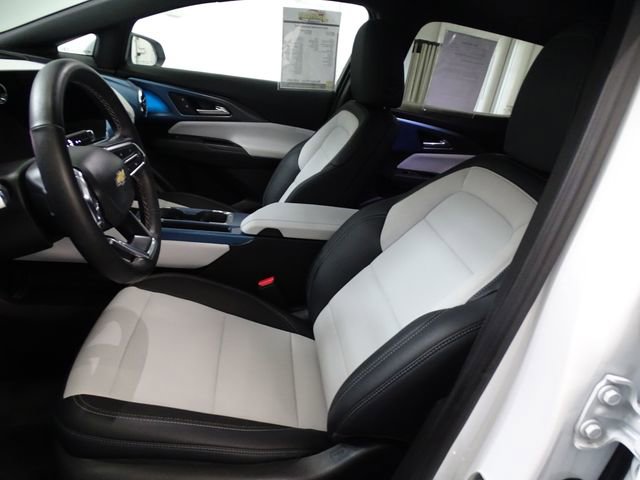 Used 2025 Chevrolet Equinox EV LT image 2