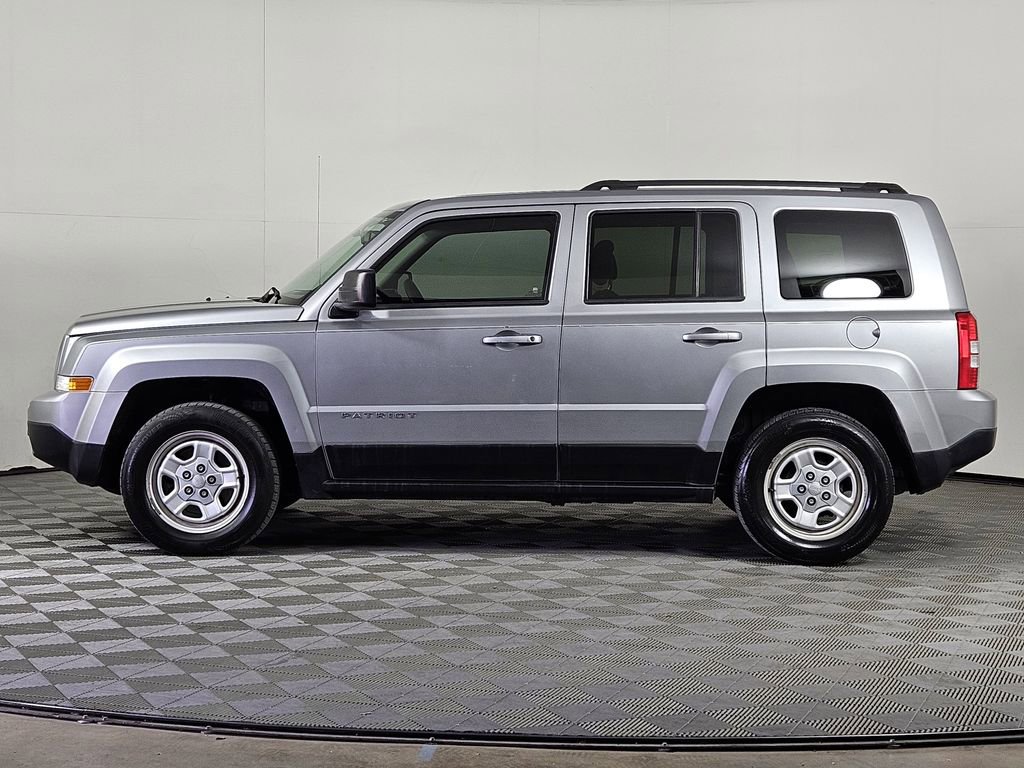 Used 2017 Jeep Patriot Sport w/ Power Value Group FWD image 3