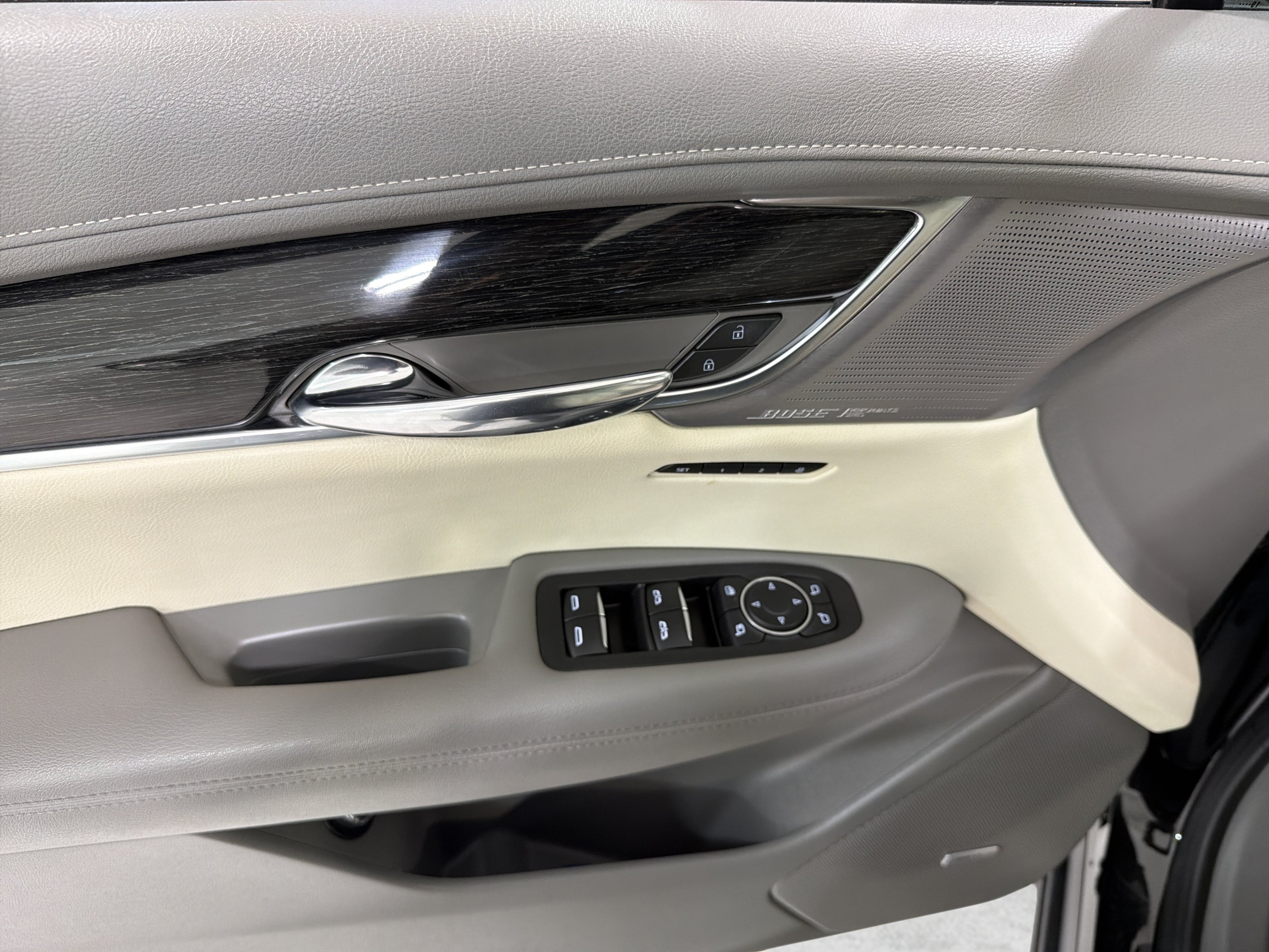 Used 2020 Cadillac XT6 Premium Luxury FWD image 16