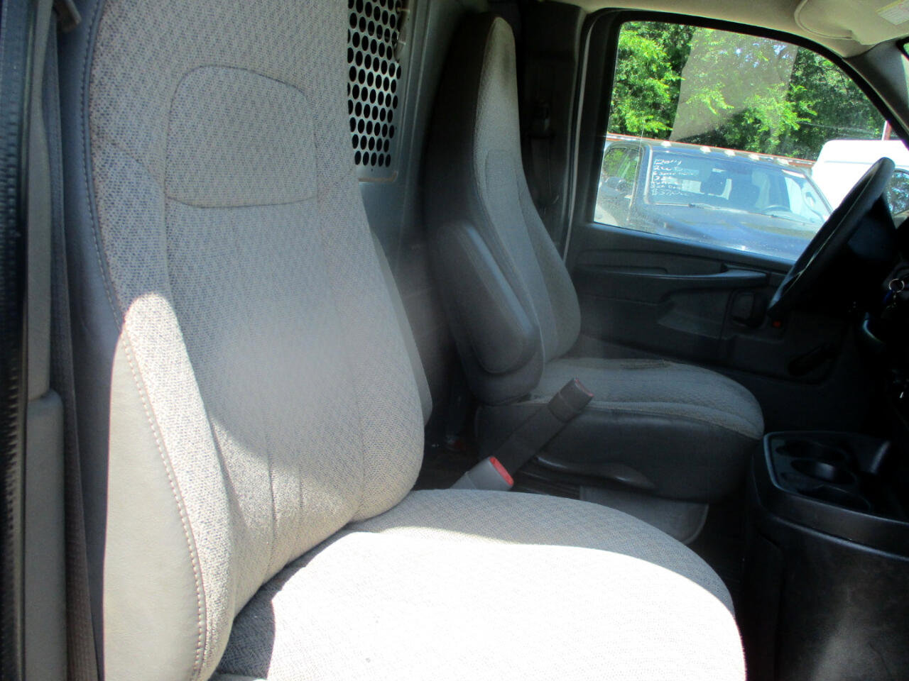 Used 2011 Chevrolet Express 2500 image 16
