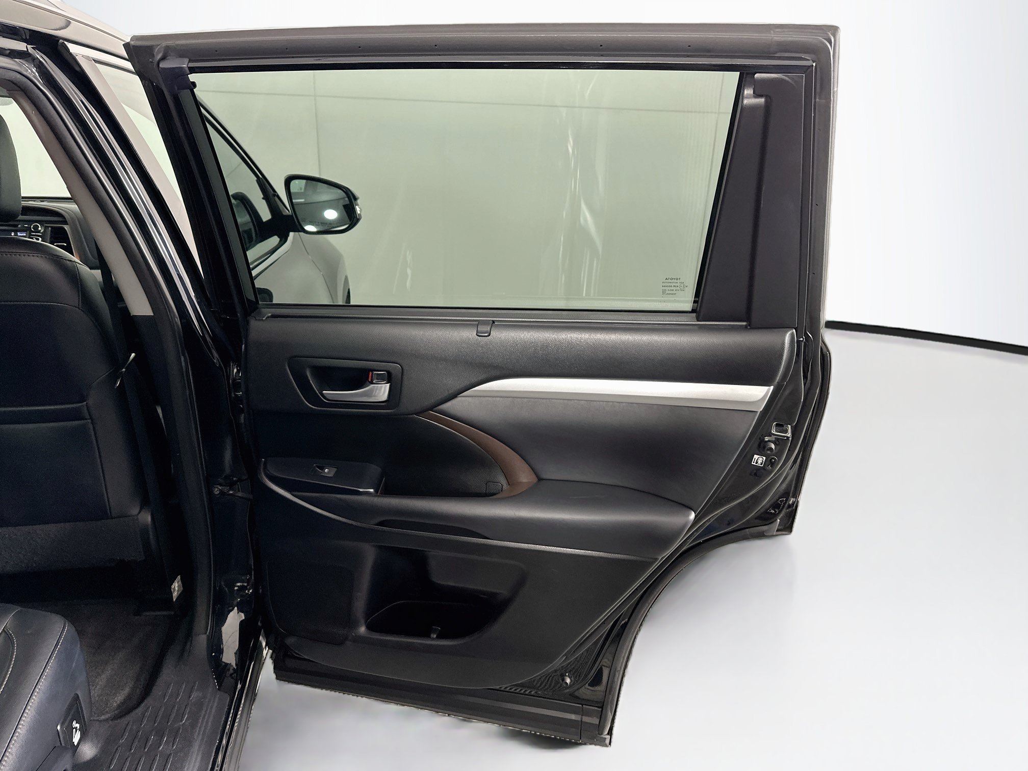 Used 2018 Toyota Highlander XLE FWD image 31