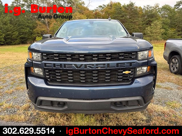 Used 2020 Chevrolet Silverado 1500 Custom w/ Custom Value Package AWD/4WD image 2